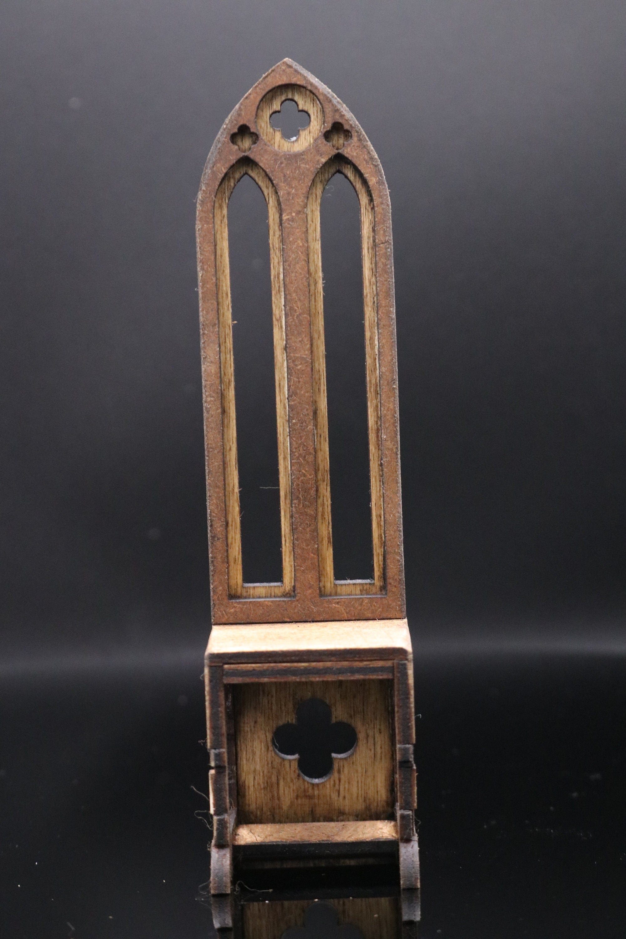 1/12th Dollshouse Gothic medieval chair kit