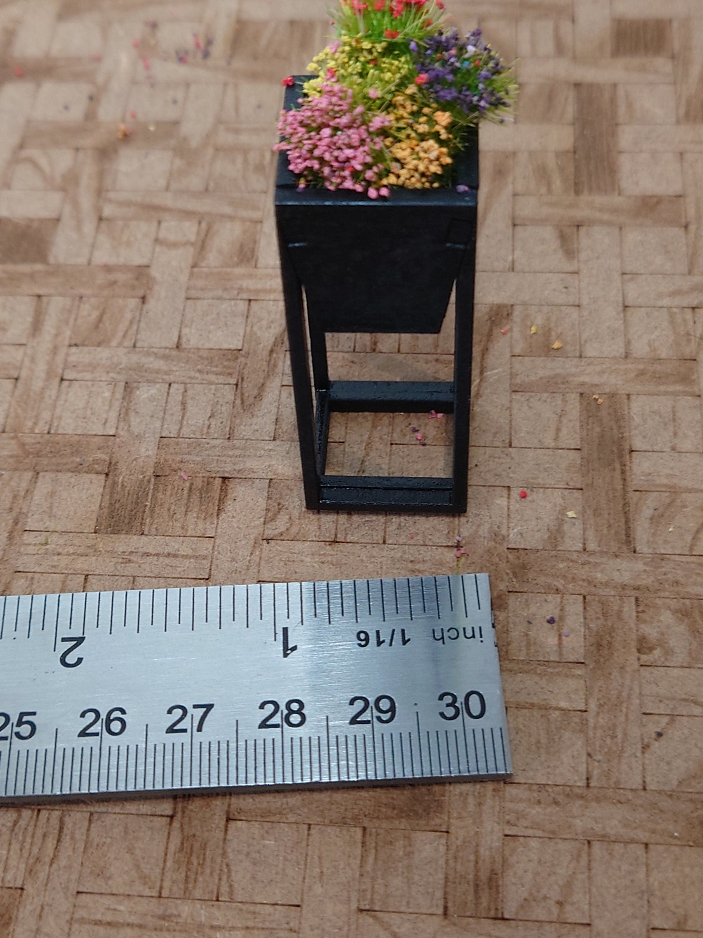 1/12 Scale Dollhouse Tall Planter Kit