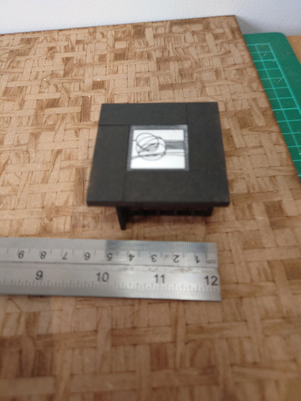 1:16 Scale Art Nouveau Dollhouse Coffee Table Kit – Mirrored Centrepiece
