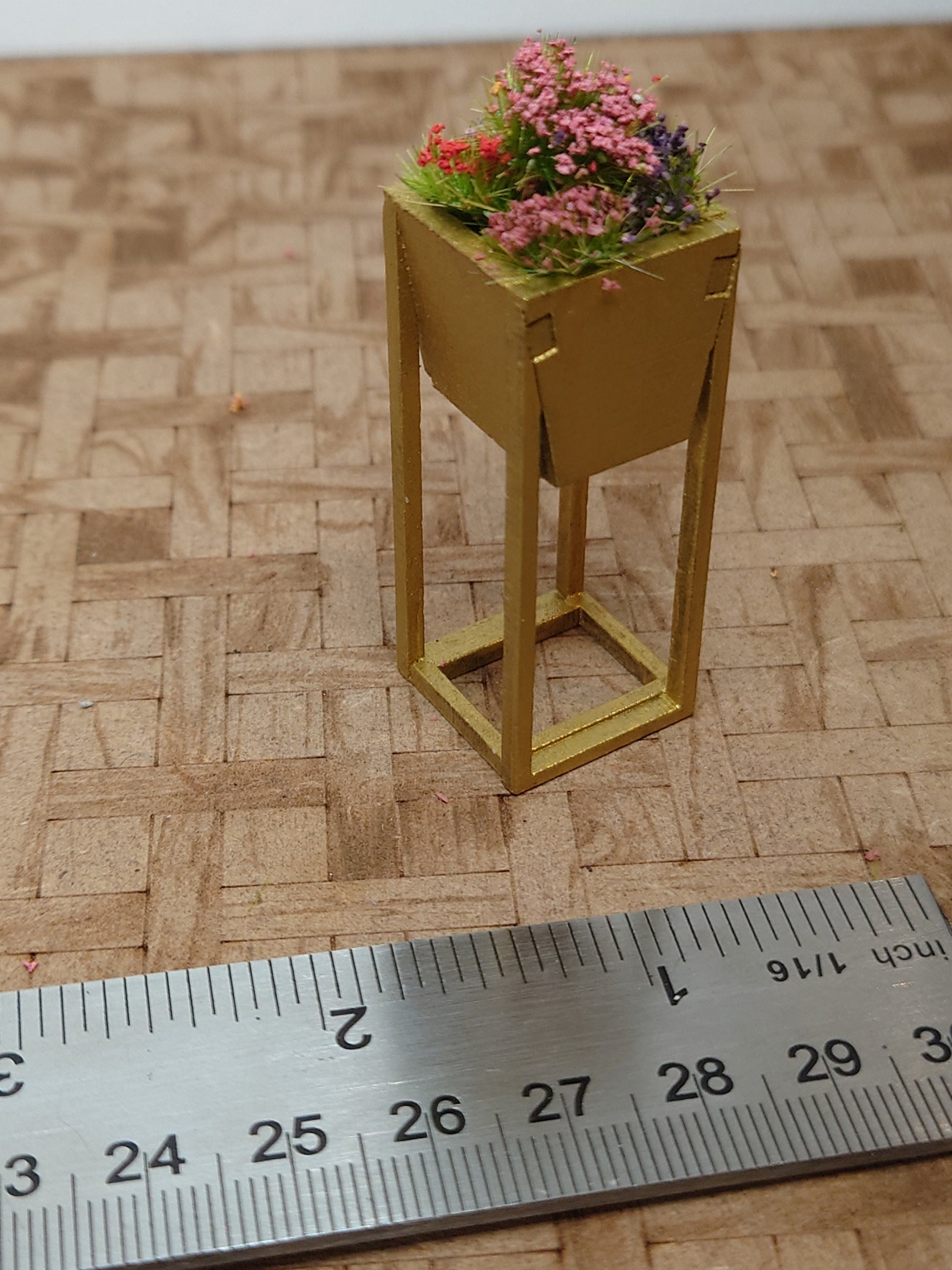 1/12 Scale Dollhouse Tall Planter Kit