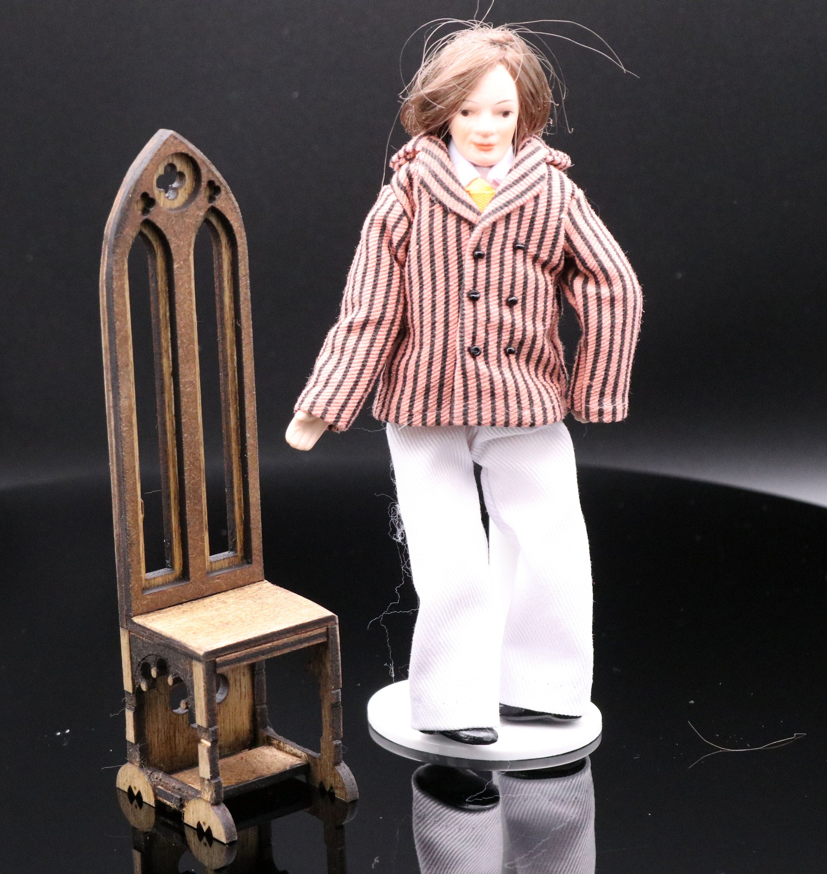 1/12th Dollshouse Gothic medieval chair kit